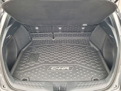 Certified 2022 Toyota C-HR XLE image 7