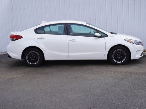 Used 2018 Kia Forte LX w/ LX Popular Package image 2