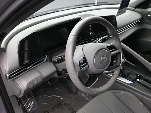 Certified 2025 Hyundai Elantra Sport image 10