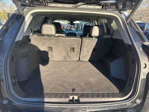 Used 2023 GMC Terrain SLT image 27