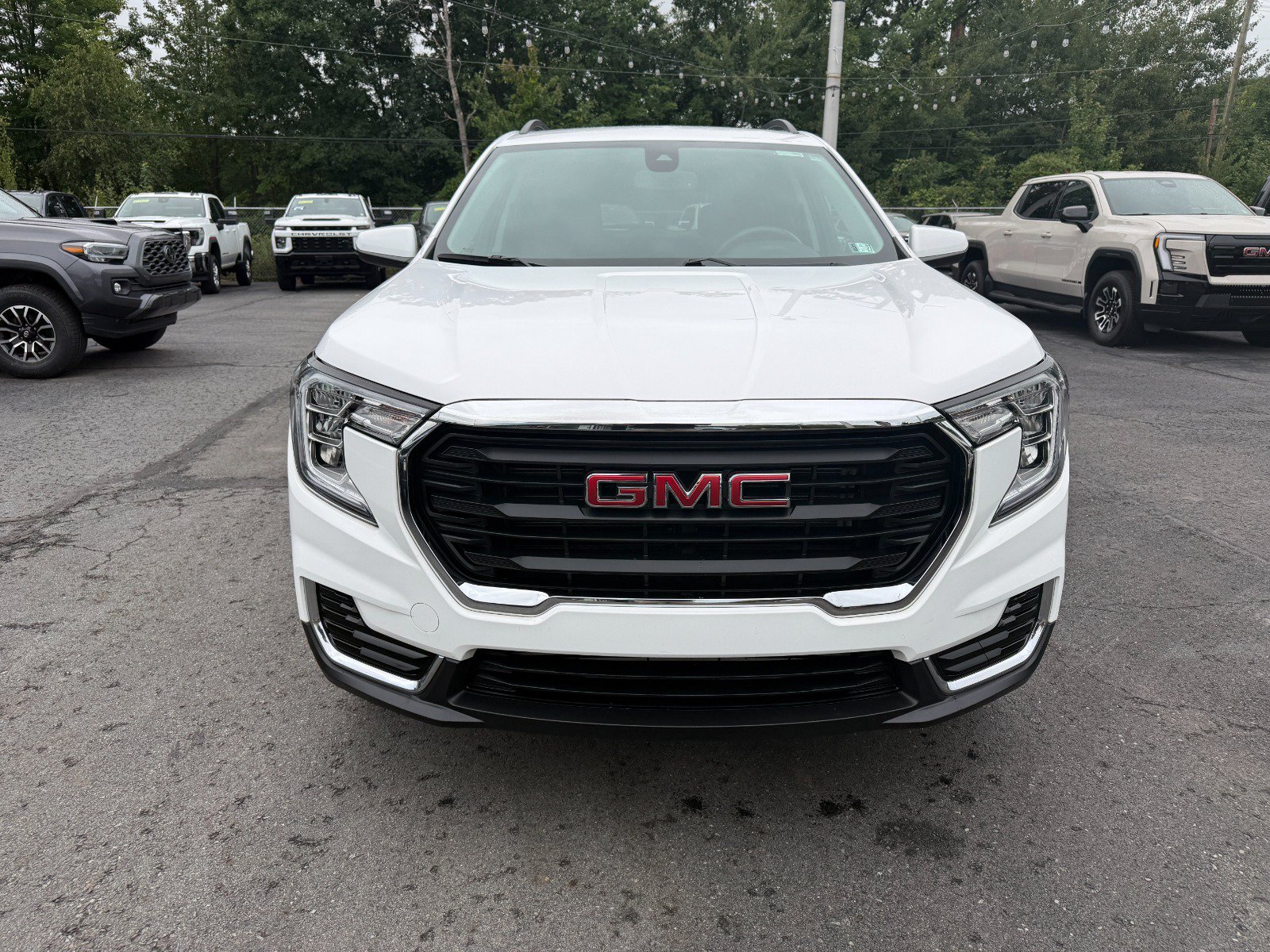 Certified 2024 GMC Terrain SLE w/ Driver Convenience Package AWD/4WD image 8