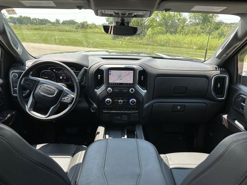Used 2023 GMC Sierra 2500 Denali w/ Denali Ultimate Package AWD/4WD image 17