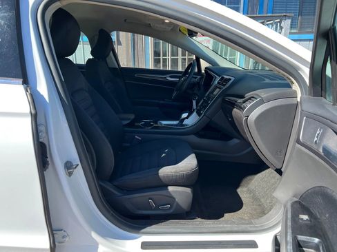 Used 2016 Ford Fusion SE image 12