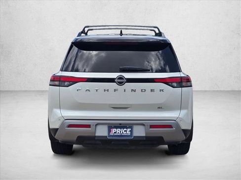Used 2022 Nissan Pathfinder SL FWD image 6