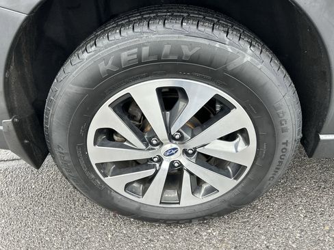 Used 2022 Subaru Outback Premium image 9