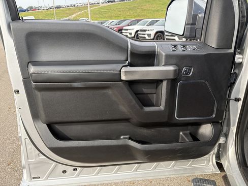 Used 2018 Ford F150 Platinum w/ Equipment Group 701A Luxury AWD/4WD image 28