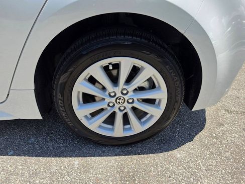 Certified 2025 Toyota Corolla SE w/ SE Package FWD image 32