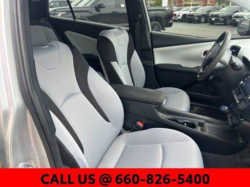 Used 2020 Toyota Prius LE FWD image 7