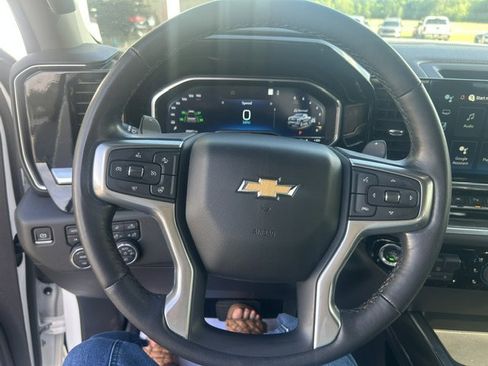 Used 2022 Chevrolet Silverado 1500 LTZ AWD/4WD image 25