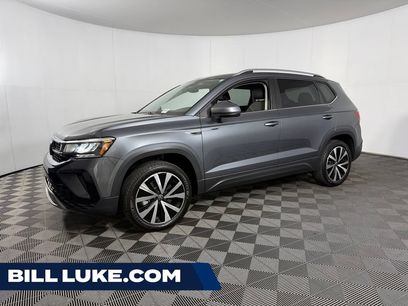 Used 2023 Volkswagen Taos SE w/ Panoramic Sunroof Package