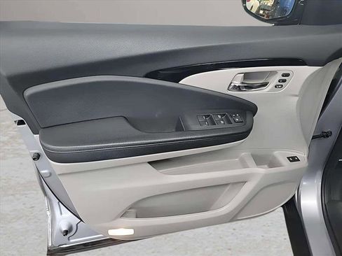 Used 2022 Honda Pilot Touring image 17