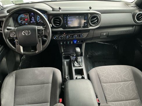 Used 2018 Toyota Tacoma TRD Sport AWD/4WD image 10