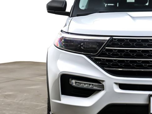 Used 2023 Ford Explorer XLT w/ Equipment Group 202A image 14