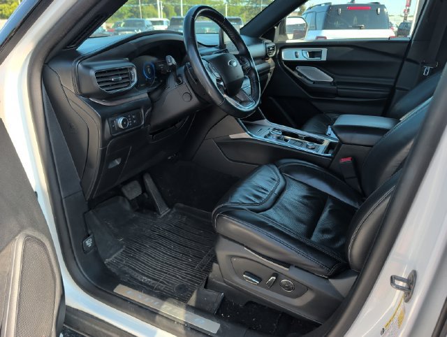 Used 2020 Ford Explorer Platinum w/ Premium Technology Package AWD/4WD image 8