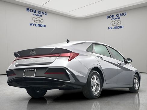 New 2026 Hyundai Elantra SE FWD image 22