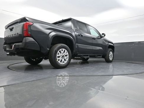 Used 2025 Toyota Tacoma SR5 w/ SR5 Upgrade Package image 36