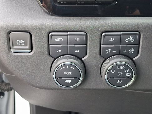 Used 2024 Chevrolet Silverado 1500 ZR2 w/ Technology Package AWD/4WD image 25