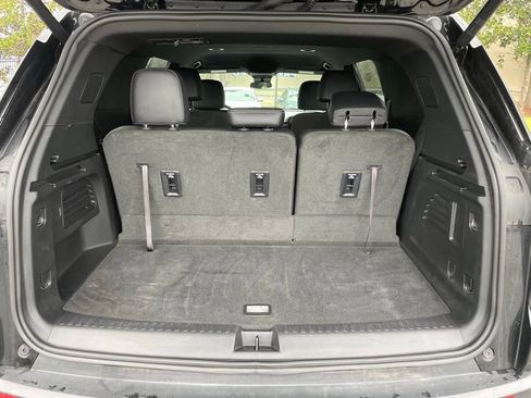 Used 2024 Chevrolet Traverse LT w/ Midnight/Sport Edition image 7