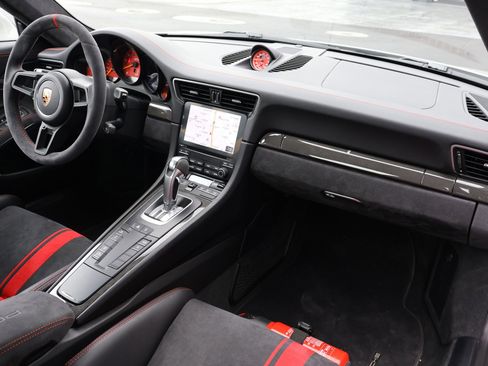 Used 2018 Porsche 911 GT3 image 25
