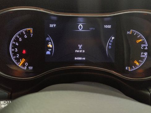 Used 2019 Jeep Grand Cherokee Laredo image 23