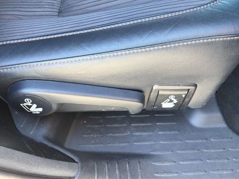 Used 2017 Toyota Highlander Plus image 35