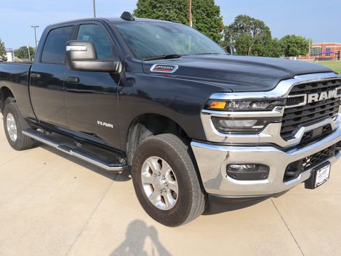 Used 2026 RAM 2500 Big Horn AWD/4WD image 3