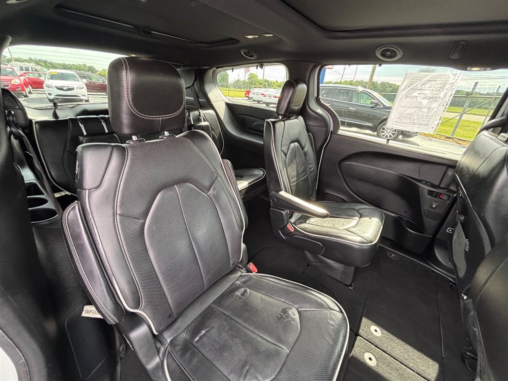 Used 2020 Chrysler Pacifica Limited w/ S Appearance Package FWD image 24