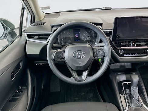 Used 2025 Toyota Corolla LE image 17