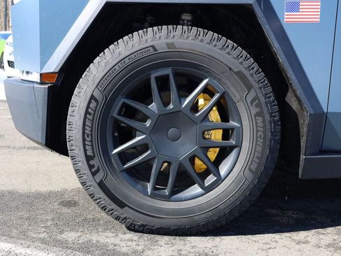 Used 2024 Tesla Cybertruck AWD Crew Cab image 9