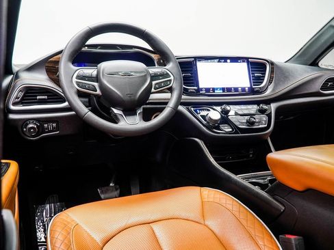 Used 2022 Chrysler Pacifica Pinnacle image 5