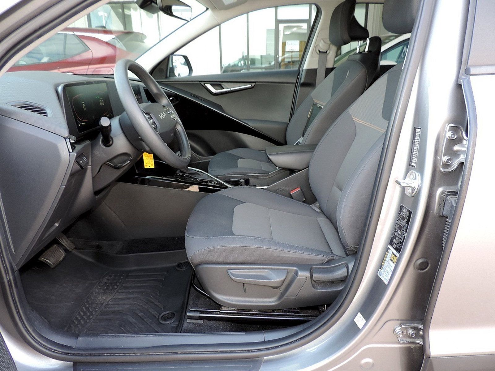 Used 2024 Kia Niro LX FWD image 11