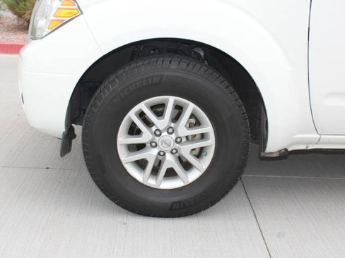 Used 2014 Nissan Frontier SV image 32