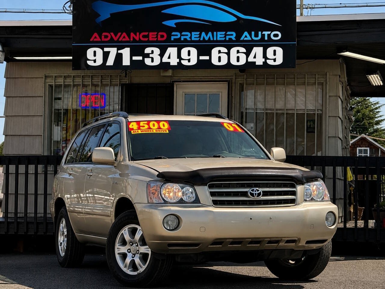 Used 2001 Toyota Highlander 4WD V6 w/ Limited Pkg image 1