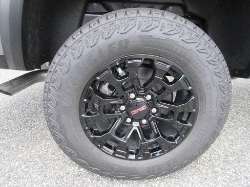 New 2026 GMC Canyon Elevation w/ Convenience Package RWD image 8