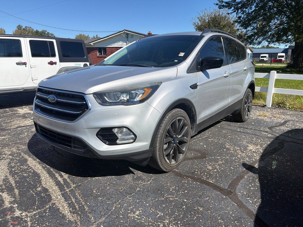 Used 2017 Ford Escape SE w/ Equipment Group 201A AWD/4WD image 2