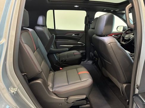 Used 2024 Chevrolet Traverse RS image 40