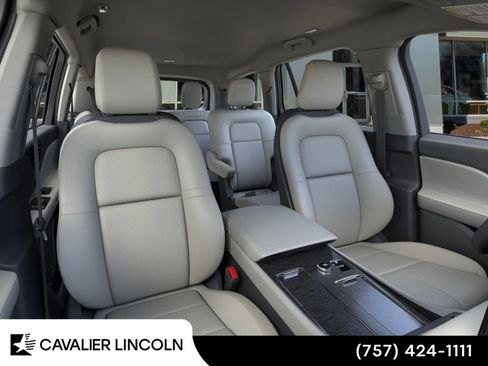 Used 2026 Lincoln Aviator AWD image 10