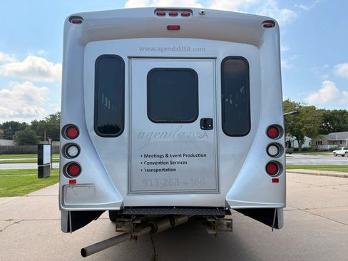 Used 2019 Ford F550 2WD Regular Cab Super Duty image 6