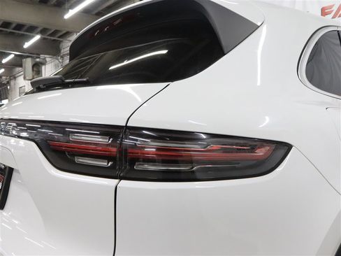 Used 2020 Porsche Cayenne AWD/4WD image 11