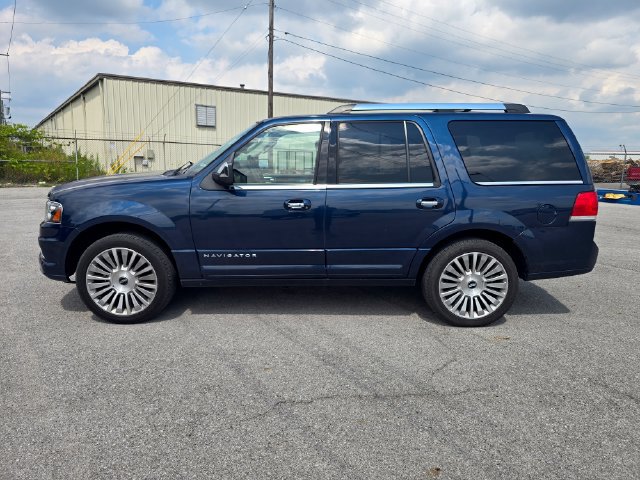 Used 2017 Lincoln Navigator Select AWD/4WD image 6