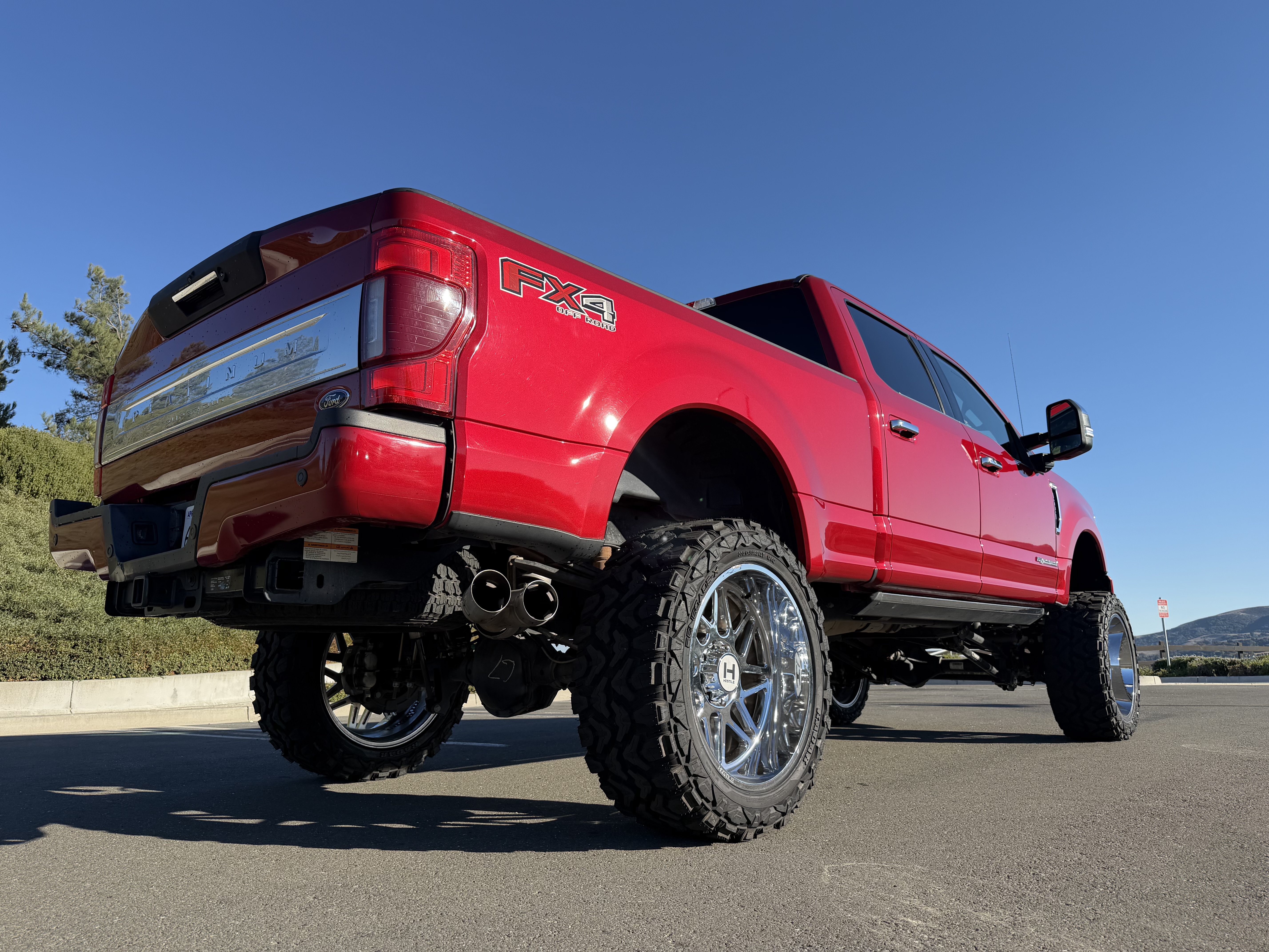 Used 2020 Ford F250 Platinum w/ FX4 Off-Road Package AWD/4WD image 11