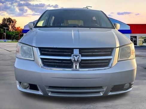 Used 2010 Dodge Grand Caravan SXT image 9