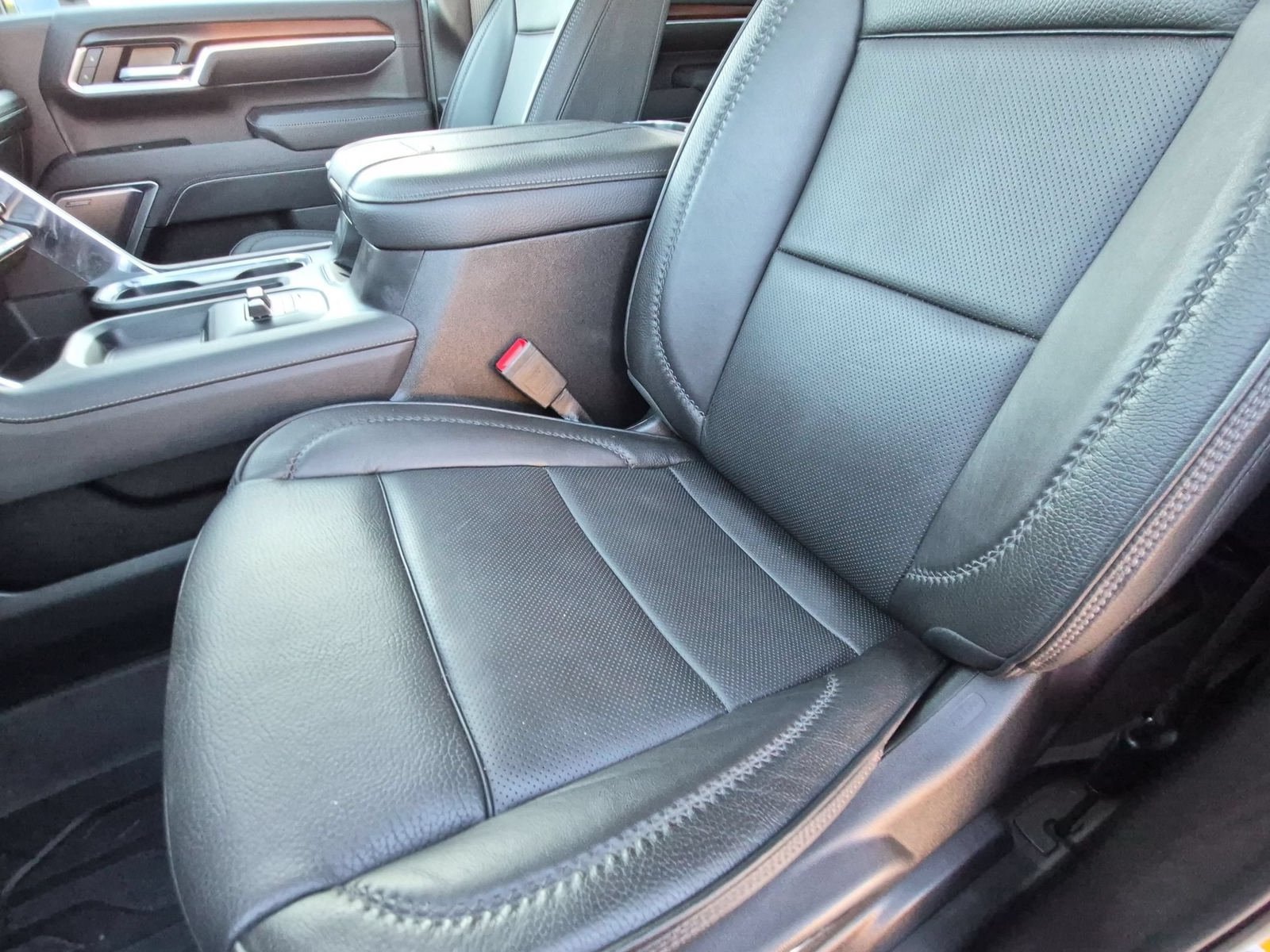 Used 2025 GMC Sierra 2500 Denali w/ Denali Reserve Package AWD/4WD image 24