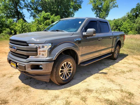 Used 2018 Ford F150 Lariat w/ Equipment Group 502A Luxury AWD/4WD image 4