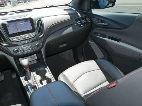 Used 2022 Chevrolet Equinox RS w/ RS Leather Package AWD/4WD image 11
