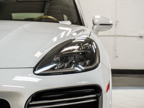 Used 2021 Porsche Cayenne Turbo image 15