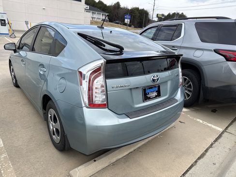 Used 2012 Toyota Prius Four image 8
