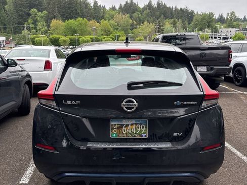 Used 2020 Nissan Leaf SV w/ SV Technology Package FWD image 3