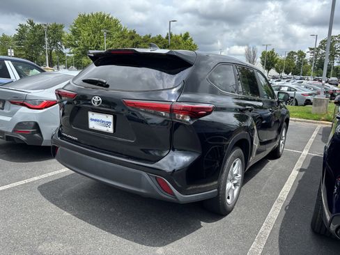 Used 2023 Toyota Highlander L FWD image 20
