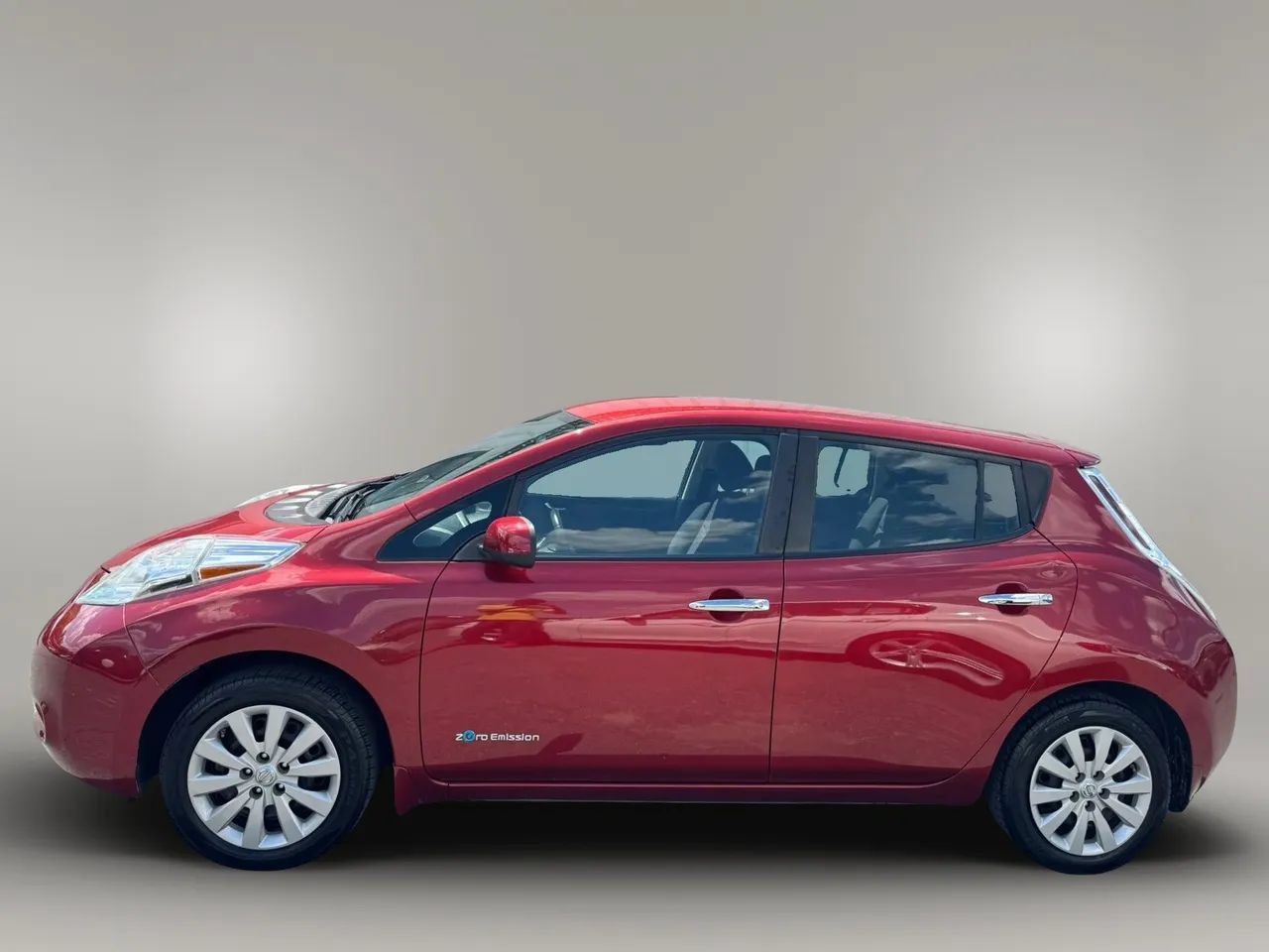 Used 2015 Nissan Leaf S w/ Charge Package FWD image 5